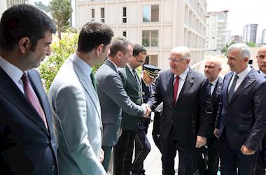 Kahramanmaraş’ta Bulunan Millî Savunma Bakanı Yaşar Güler, Valiliği Ziyaret Ederek Vali Mükerrem Ünlüer’den Kentteki Çalışmalara İlişkin Bilgi Aldı