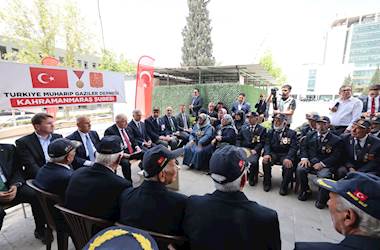 Millî Savunma Bakanı Yaşar Güler, Kahramanmaraş’ta Harp Malulü Gaziler, Şehit Dul ve Yetimleri Derneği İle Türkiye Muharip Gaziler Derneği Şubelerini Ziyaret Etti