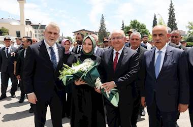 Kahramanmaraş’ta Bulunan Millî Savunma Bakanı Yaşar Güler, Kahramanmaraş Büyükşehir Belediyesini Ziyaret Etti