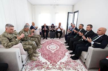 Millî Savunma Bakanı Yaşar Güler, Kahramanmaraş’ta Şehit Ailesini Ziyaret Etti