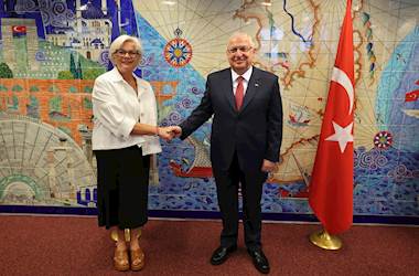 Millî Savunma Bakanı Yaşar Güler, NATO Karargâhında Fransa Ordular Bakanı Catherine Vautrin ile Görüşme Gerçekleştirdi