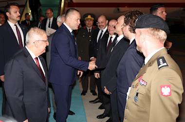 Millî Savunma Bakanı Yaşar Güler, Polonya Cumhurbaşkanı Sayın Karol Nawrocki'yi Esenboğa Havalimanında Karşıladı