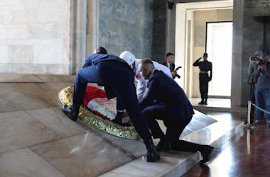 Millî Savunma Bakanı Yaşar Güler Tarafından Karşılanan Polonya Cumhurbaşkanı Sayın Karol Nawrocki Anıtkabir’i Ziyaret Etti