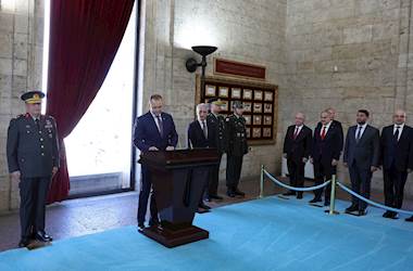 Millî Savunma Bakanı Yaşar Güler Tarafından Karşılanan Polonya Cumhurbaşkanı Sayın Karol Nawrocki Anıtkabir’i Ziyaret Etti
