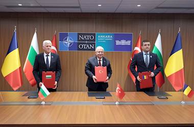 Millî Savunma Bakanı Yaşar Güler, Romanya Savunma Bakanı Radu-Dinel Miruta ve Bulgaristan Savunma Bakanı Dimitar Stoyanov ile Bir Araya Geldi