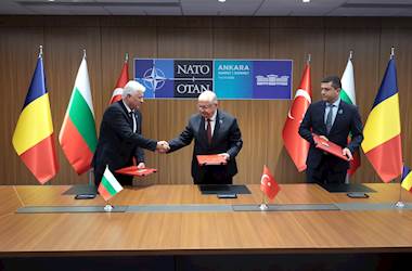 Millî Savunma Bakanı Yaşar Güler, Romanya Savunma Bakanı Radu-Dinel Miruta ve Bulgaristan Savunma Bakanı Dimitar Stoyanov ile Bir Araya Geldi