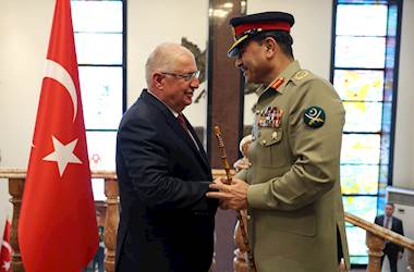 Millî Savunma Bakanı Yaşar Güler, Pakistan Kara Kuvvetleri ve Savunma Kuvvetleri Komutanı Mareşal Syed Asim Munir’i Kabul Etti