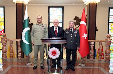 Millî Savunma Bakanı Yaşar Güler, Pakistan Kara Kuvvetleri ve Savunma Kuvvetleri Komutanı Mareşal Syed Asim Munir’i Kabul Etti