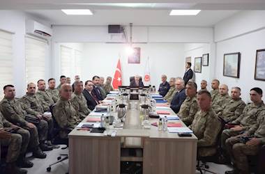 Millî Savunma Bakanı Yaşar Güler, KKTC'deki 14’üncü Zırhlı Tugay Komutanlığındaki Mehmetçiklerimize Hitaben Bir Konuşma Yaptı