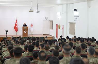 Millî Savunma Bakanı Yaşar Güler, KKTC'deki 14’üncü Zırhlı Tugay Komutanlığındaki Mehmetçiklerimize Hitaben Bir Konuşma Yaptı
