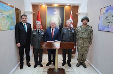 Millî Savunma Bakanı Yaşar Güler, 28’inci Mekanize Piyade Tümen Komutanlığını Ziyaret Etti