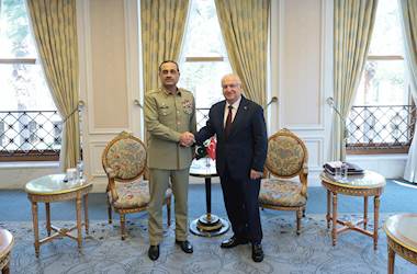 Millî Savunma Bakanı Yaşar Güler Pakistan Kara Kuvvetleri ve Savunma Kuvvetleri Komutanı Mareşal Syed Asim Munir ile Bir Araya Geldi