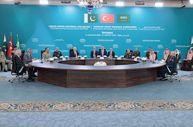 Türkiye, Pakistan ve Suudi Arabistan Arasında İmzalanan Mekke Ortak Savunma Anlaşması Kapsamında Tesis Edilen Stratejik Siyasi ve Savunma Komitesi İlk Toplantısını İstanbul’da Gerçekleştiriyor