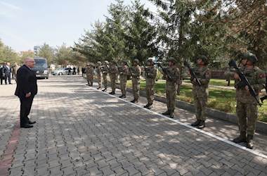 Millî Savunma Bakanı Yaşar Güler, Bir Dizi Program Kapsamında Beraberindeki Bakan Yardımcısı Salih Ayhan ile Kars’a Gitti