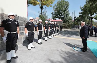 Kars’ta Bulunan Millî Savunma Bakanı Yaşar Güler, Kars Valiliğini Ziyaret Etti