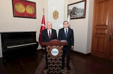 Kars’ta Bulunan Millî Savunma Bakanı Yaşar Güler, Kars Valiliğini Ziyaret Etti