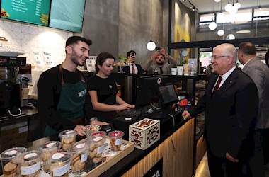 Millî Savunma Bakanı Yaşar Güler, İstanbul Maltepe’deki Esnafı Ziyaret Etti