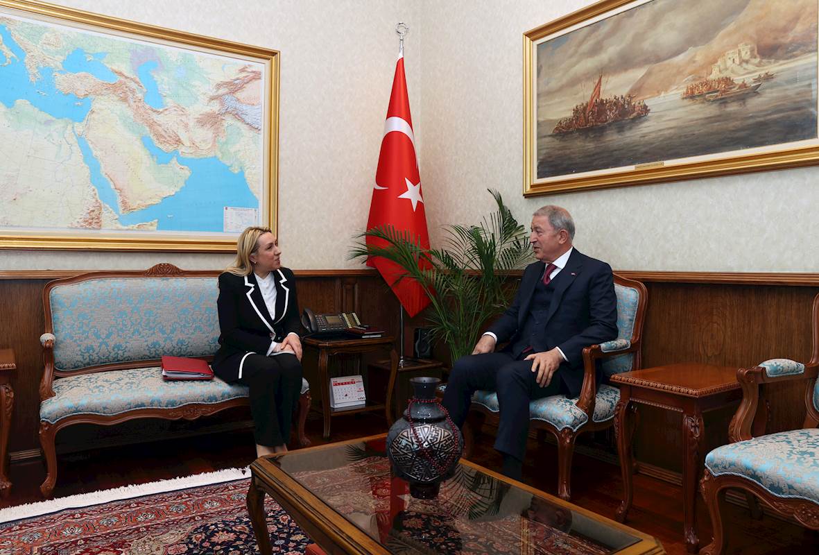 Millî Savunma Bakanı Hulusi Akar, Togo Büyükelçimiz Olarak Atanan Muteber Kılıç’ı Kabul Etti
