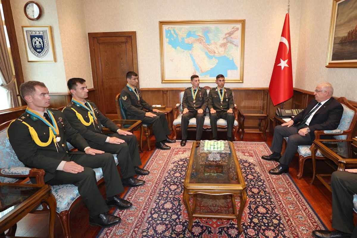 Millî Savunma Bakanı Yaşar Güler, Dünya Şampiyonu Olan TSK Spor Gücü’nün Askerî Pentatlon Takımını Kabul Etti