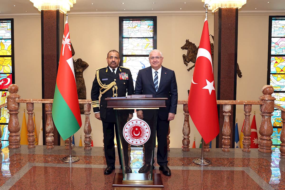 Millî Savunma Bakanı Yaşar Güler, Umman Genelkurmay Başkanı Koramiral Abdullah Bin Khamis Bin Abdullah Al-Raisi’yi Kabul Etti