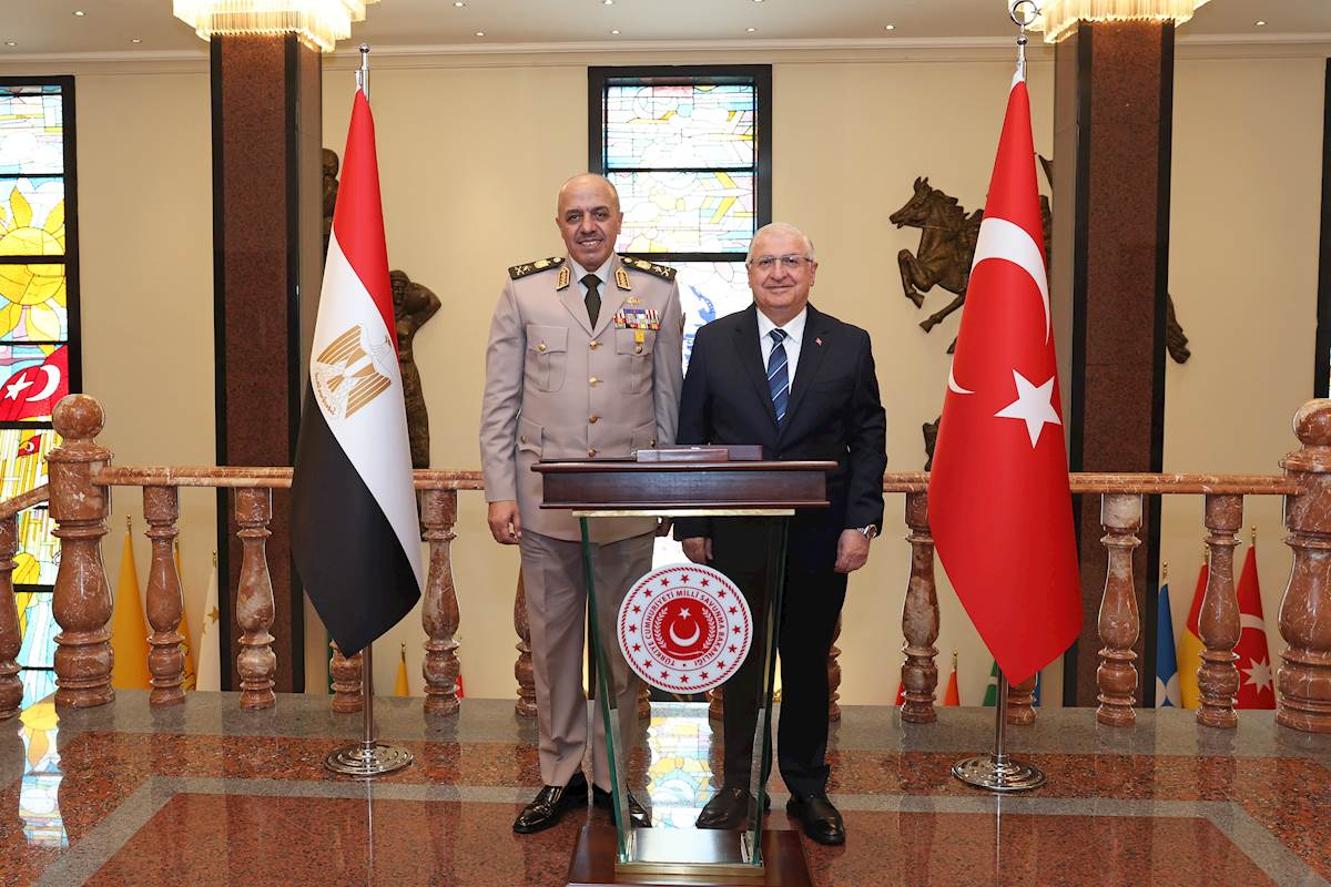 Millî Savunma Bakanı Yaşar Güler, Mısır Genelkurmay Başkanı Korgeneral Ahmed Fathi Khalifa’yı Kabul Etti