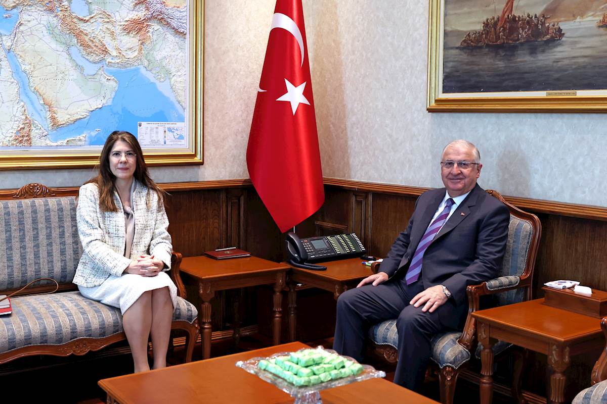 Millî Savunma Bakanı Yaşar Güler, Türkiye'nin Bangkok Büyükelçisi Jülide Kayıhan'ı Kabul Etti
