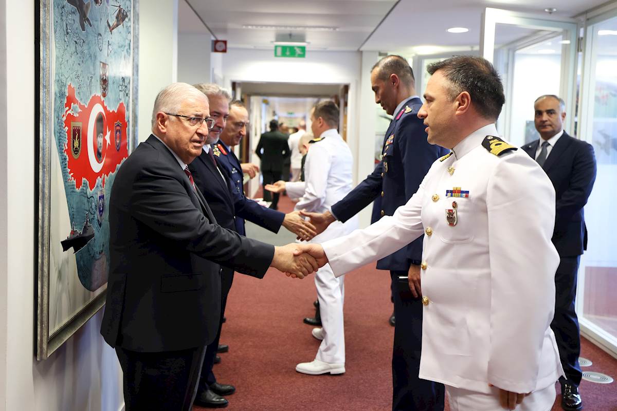Millî Savunma Bakanı Yaşar Güler, NATO Karargâhı’nda Görev Yapan Personelimizle Bayramlaştı