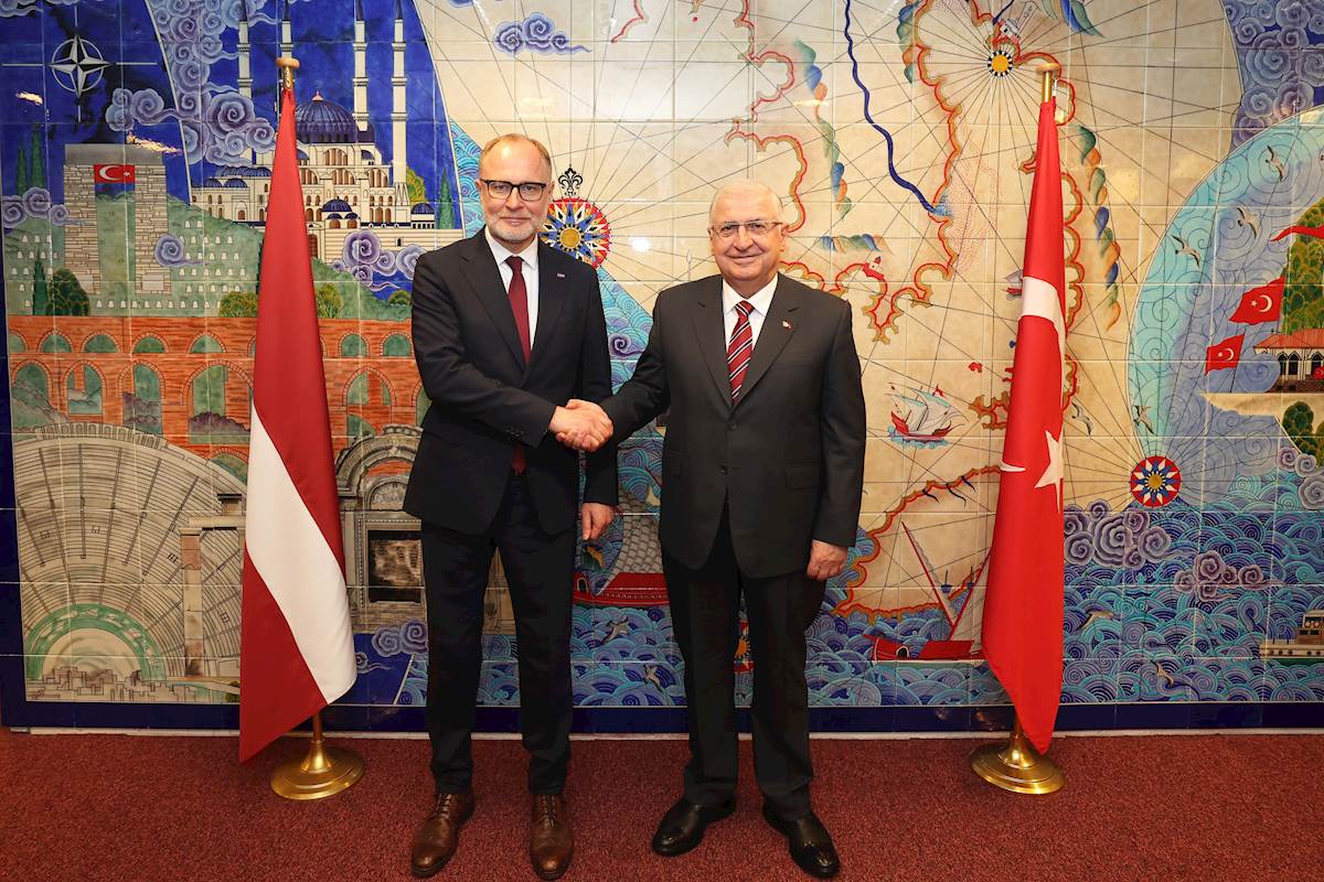 Millî Savunma Bakanı Yaşar Güler, Letonya Savunma Bakanı Andris Spruds ile Bir Görüşme Gerçekleştirdi