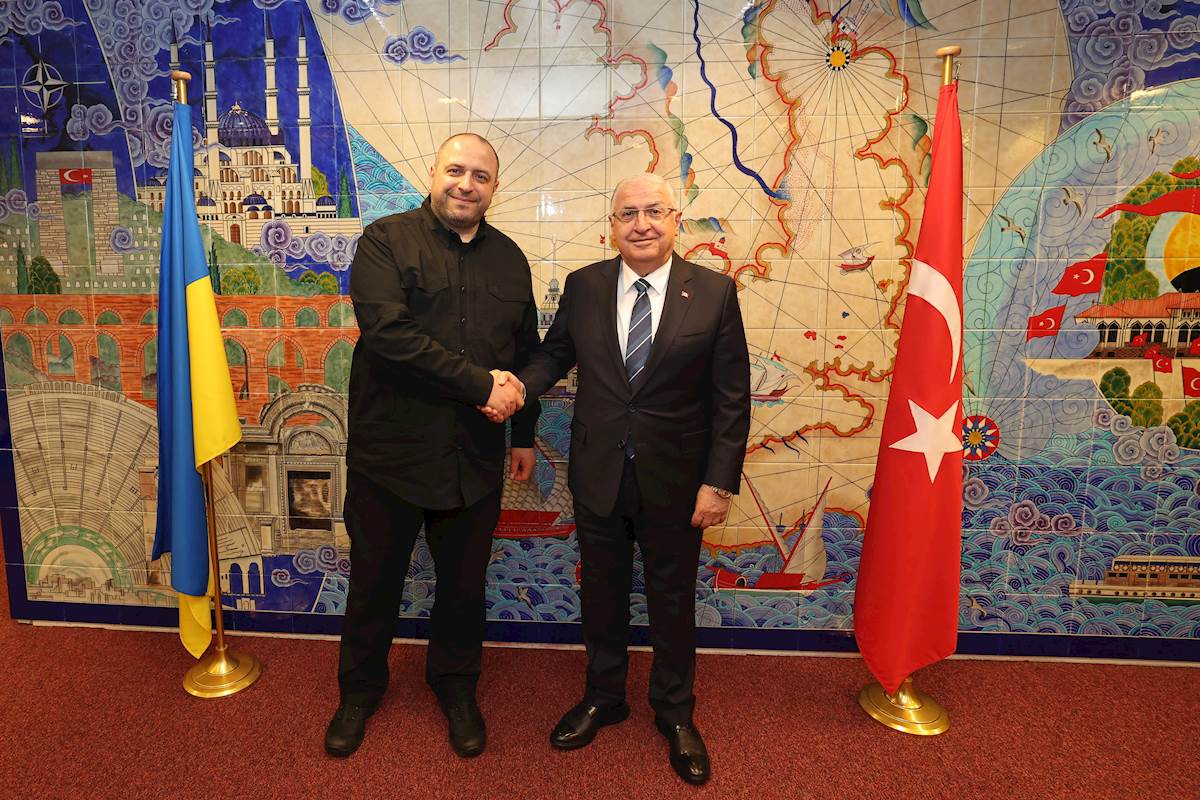 Millî Savunma Bakanı Yaşar Güler, Ukrayna Savunma Bakanı Rüstem Umerov ile Bir Görüşme Gerçekleştirdi