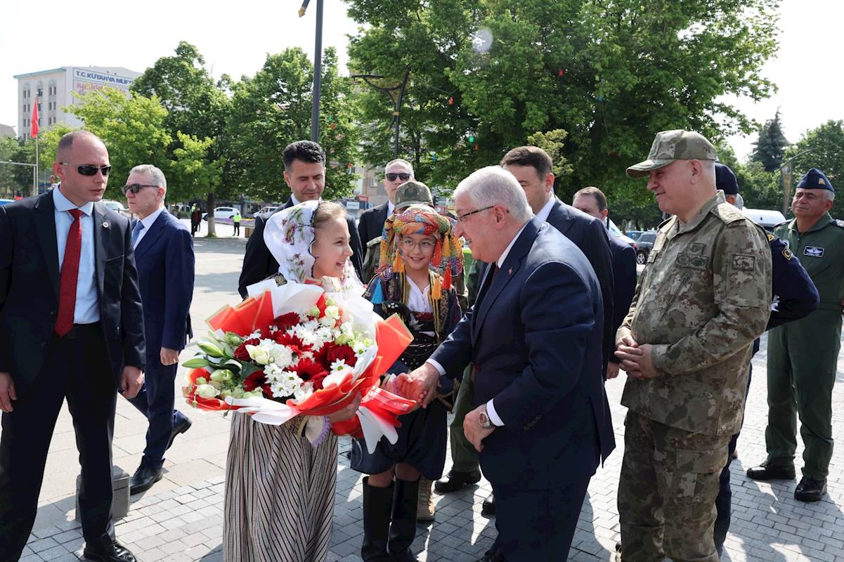 Millî Savunma Bakanı Yaşar Güler, Beraberindeki TSK Komuta Kademesi ile Kütahya Valiliğini Ziyaret Etti