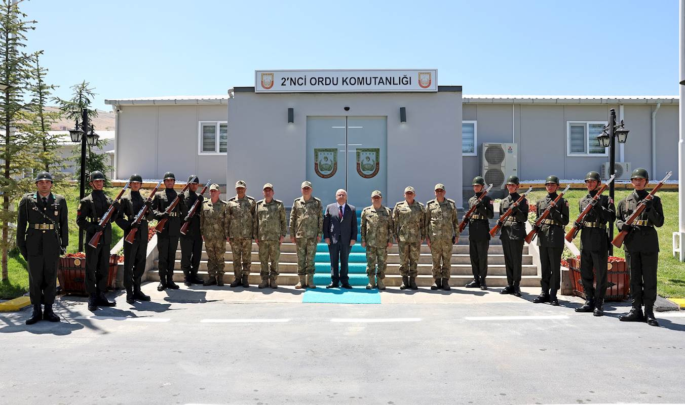 Millî Savunma Bakanı Yaşar Güler, 2’nci Ordu Komutanlığında İnceleme ve Denetlemelerde Bulundu 
