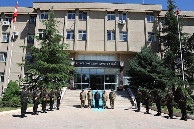 Millî Savunma Bakanı Yaşar Güler, 8’inci Kolordu Komutanlığında İnceleme ve Denetlemelerde Bulundu