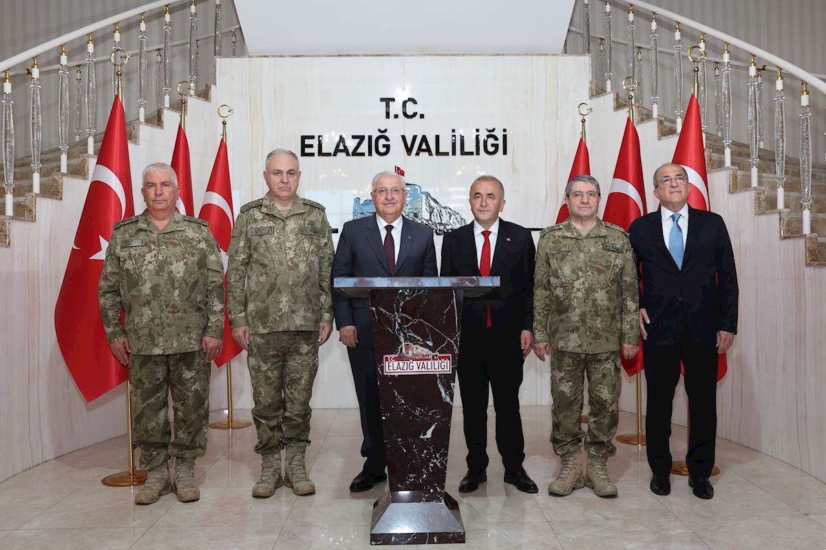 Millî Savunma Bakanı Yaşar Güler, Elazığ Valiliğini ve Elazığ Belediyesini Ziyaret Etti