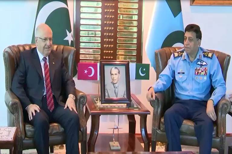 Millî Savunma Bakanı Yaşar Güler, Pakistan Hava Kuvvetleri Komutanı Hava Mareşal Zaheer Ahmed Baber Sidhu ile Bir Araya Geldi