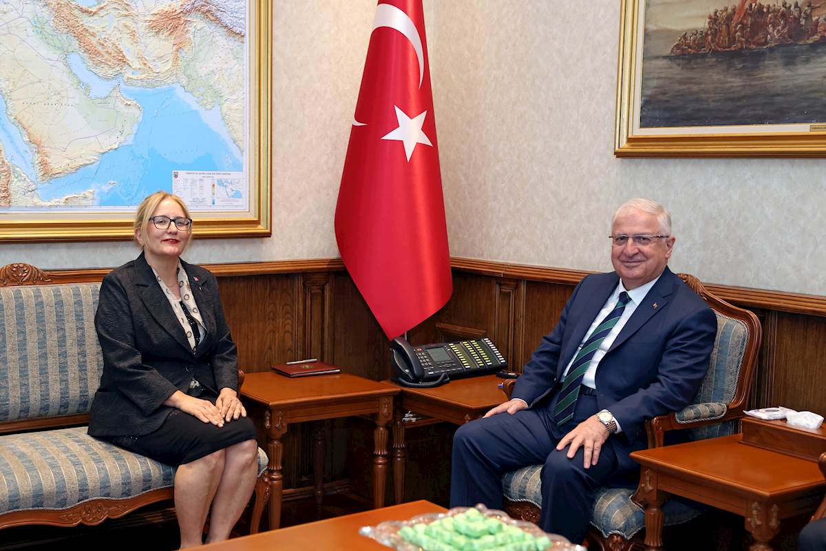 Millî Savunma Bakanı Yaşar Güler, Lahey Büyükelçimiz Fatma Ceren Yazgan’ı Kabul Etti