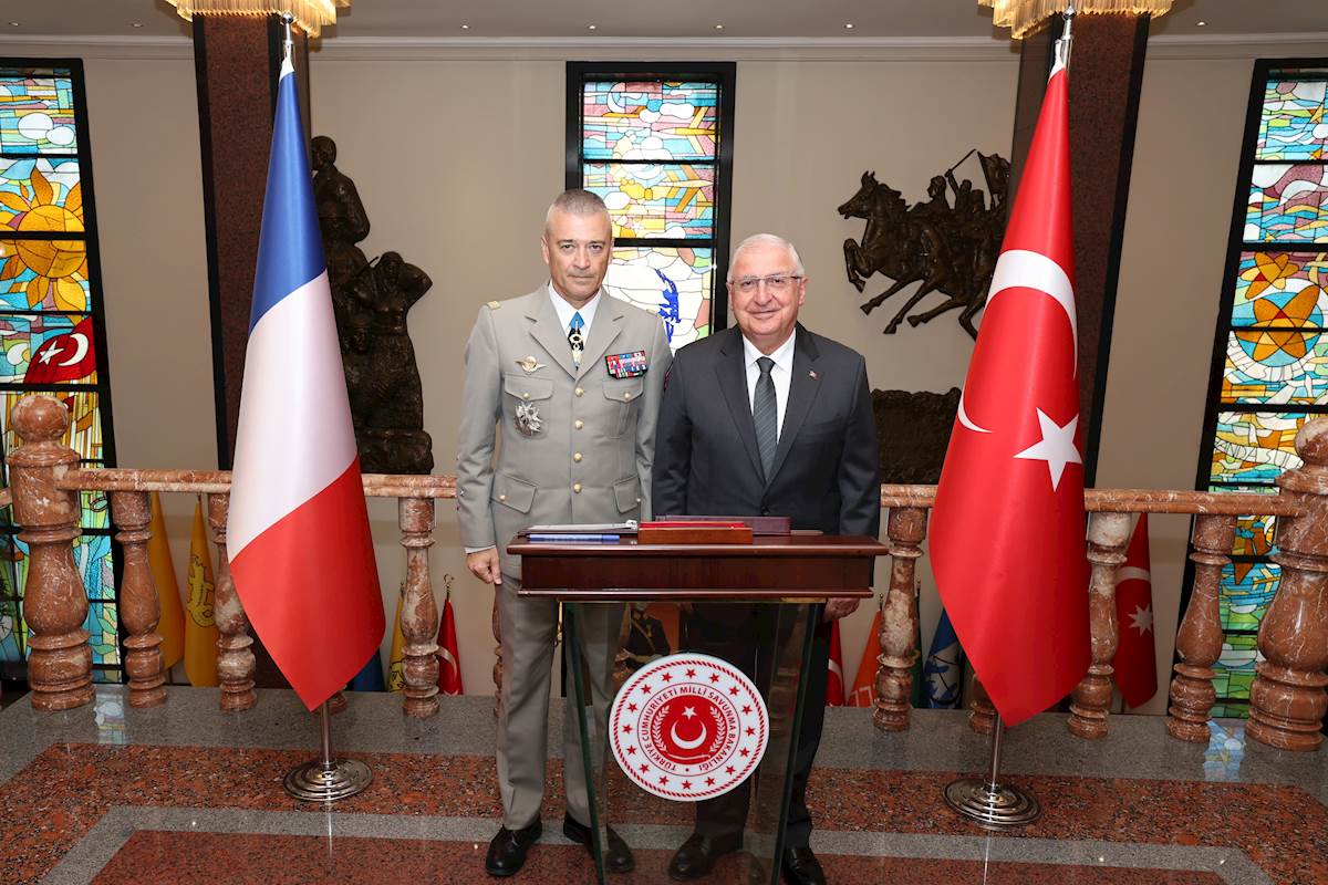 Millî Savunma Bakanı Yaşar Güler, Fransa Genelkurmay Başkanı Orgeneral Thierry Burkhard'ı Kabul Etti