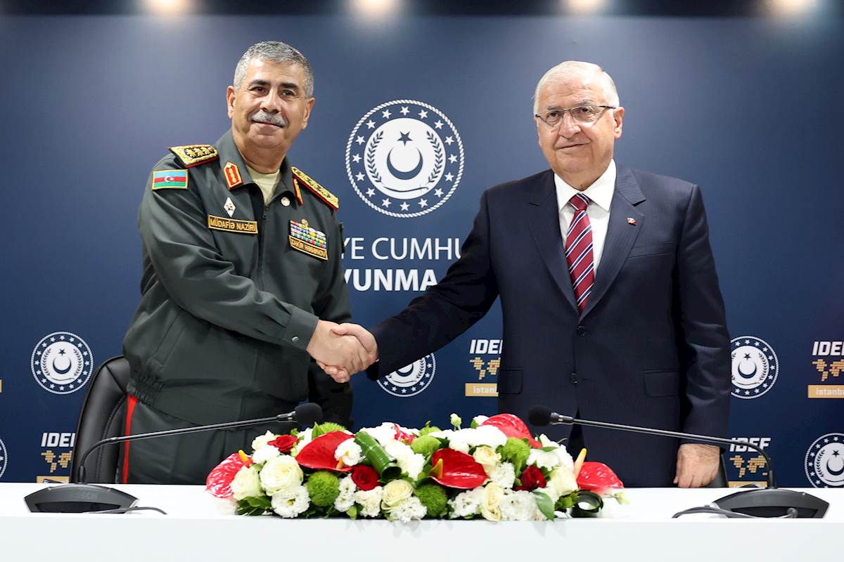 Millî Savunma Bakanı Yaşar Güler, IDEF 2025’te Azerbaycan’ın Savunma Bakanı Orgeneral Zakir Hasanov ile Görüştü