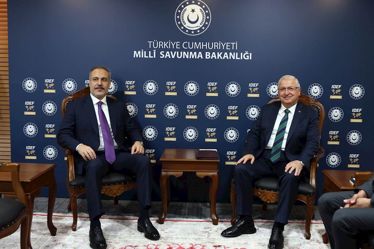 Millî Savunma Bakanı Yaşar Güler ile Dışişleri Bakanı Hakan Fidan, IDEF 2025 Fuarı’nda Bir Araya Geldi
