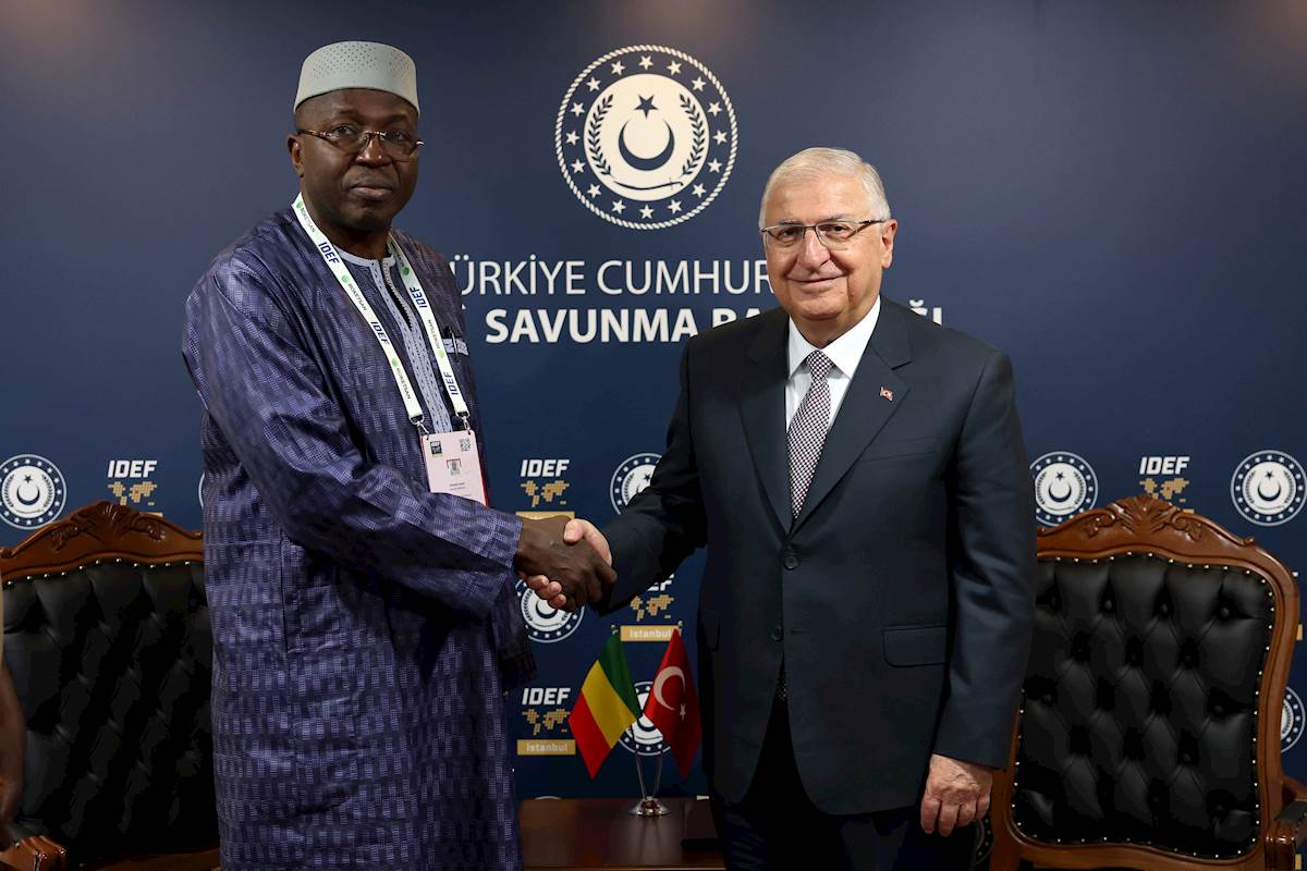 Millî Savunma Bakanı Yaşar Güler, Mali Genelkurmay Başkanı'nı ve Endonezya Kara Kuvvetleri Komutanı'nı Kabul Etti