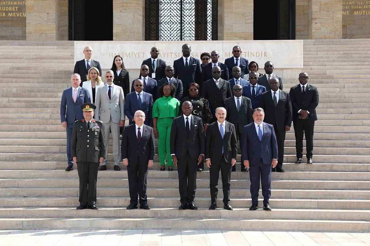 Millî Savunma Bakanı Yaşar Güler, Gabon Cumhurbaşkanı Brice Clotaire Oligui Nguema’nın Anıtkabir Ziyaretine Eşlik Etti