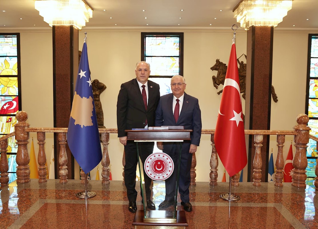 Millî Savunma Bakanı Yaşar Güler, Kosova Bölgesel Kalkınma Bakanı Fikrim Damka ile Bir Araya Geldi
