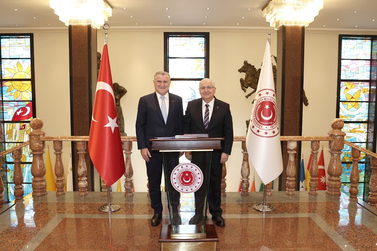 Millî Savunma Bakanı Yaşar Güler ile Gençlik ve Spor Bakanı Osman Aşkın Bak, Millî Savunma Bakanlığında Bir Araya Geldi