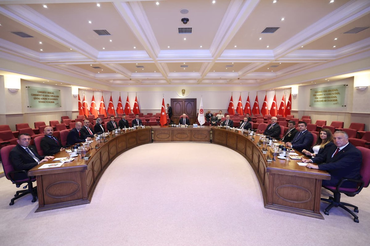Millî Savunma Bakanı Yaşar Güler, Türkiye Harp Malulü Gaziler, Şehit Dul ve Yetimleri Derneği Genel Başkanı Mustafa Işık ve Beraberindeki İl Başkanlarını Kabul Etti