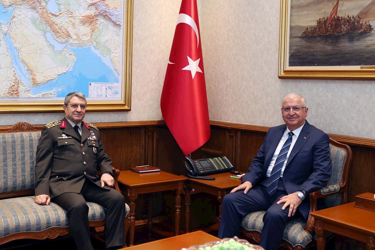 Millî Savunma Bakanı Yaşar Güler, Genelkurmay Başkanlığı Görevini Devralan Orgeneral Selçuk Bayraktaroğlu’nu Kabul Etti