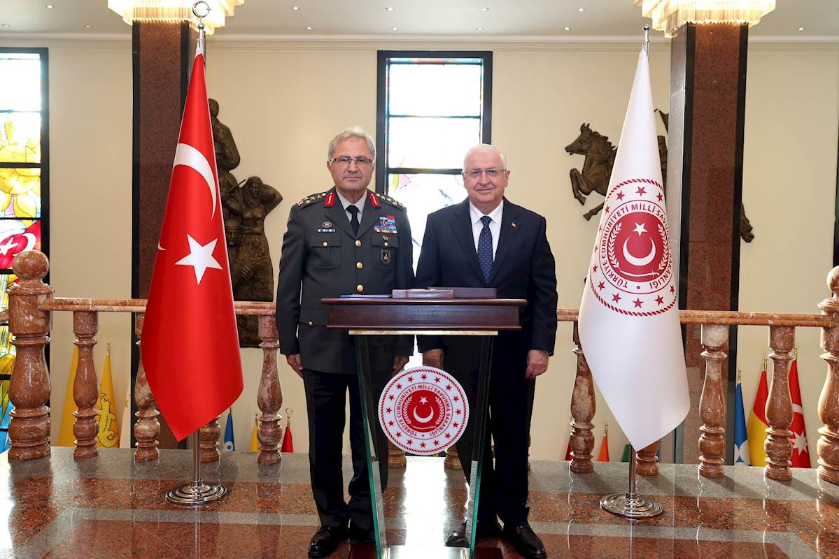 Millî Savunma Bakanı Yaşar Güler, Kara Kuvvetleri Komutanı Olarak Atanan Orgeneral Metin Tokel’i Kabul Etti