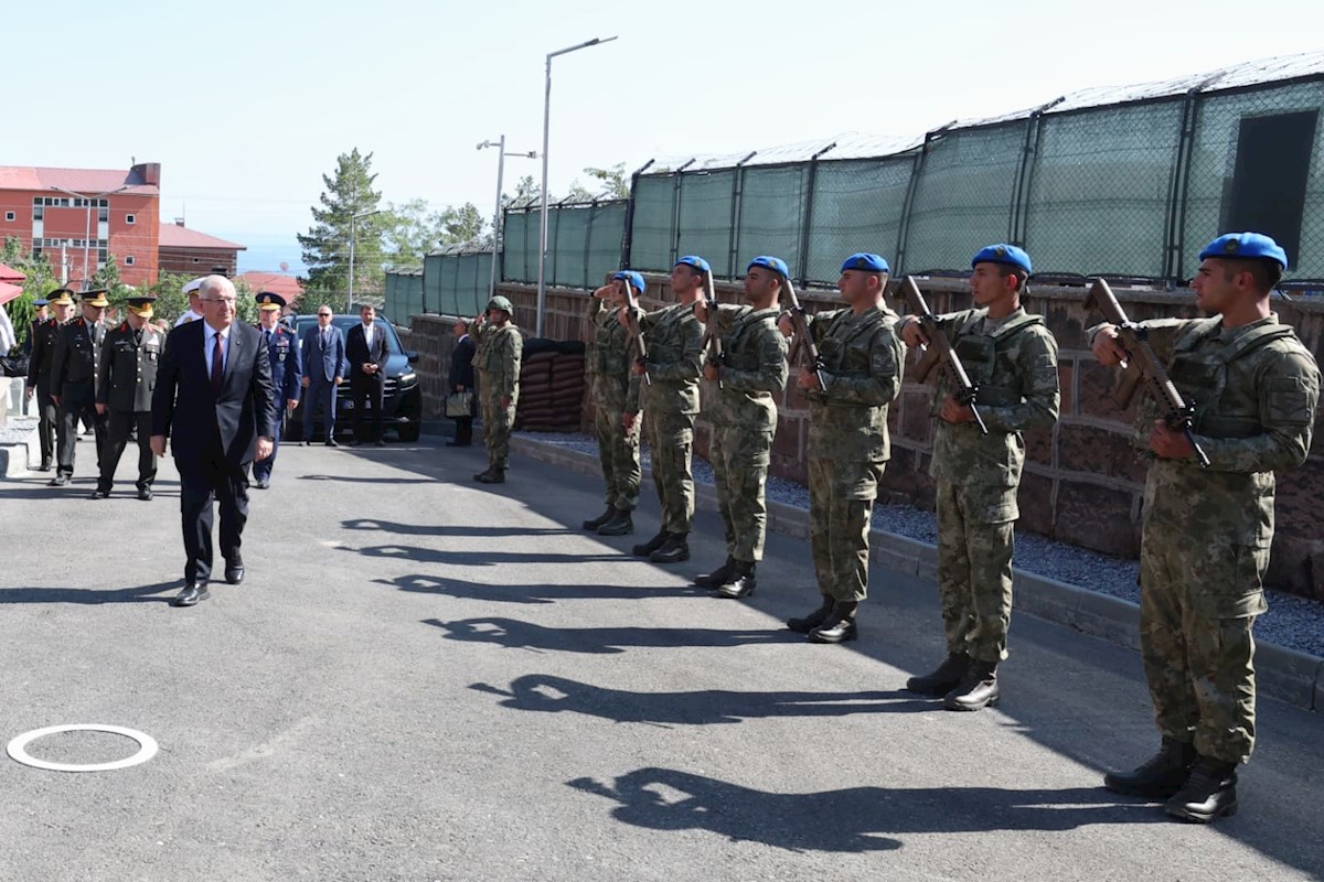 Millî Savunma Bakanı Yaşar Güler, Ahlat Komando Tabur Komutanlığında İnceleme ve Denetlemelerde Bulundu