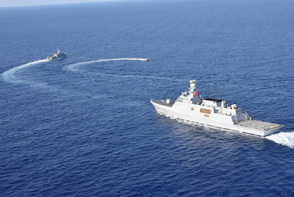 TCG Kınalıada Conducts PASSEX and PHOTEX Training