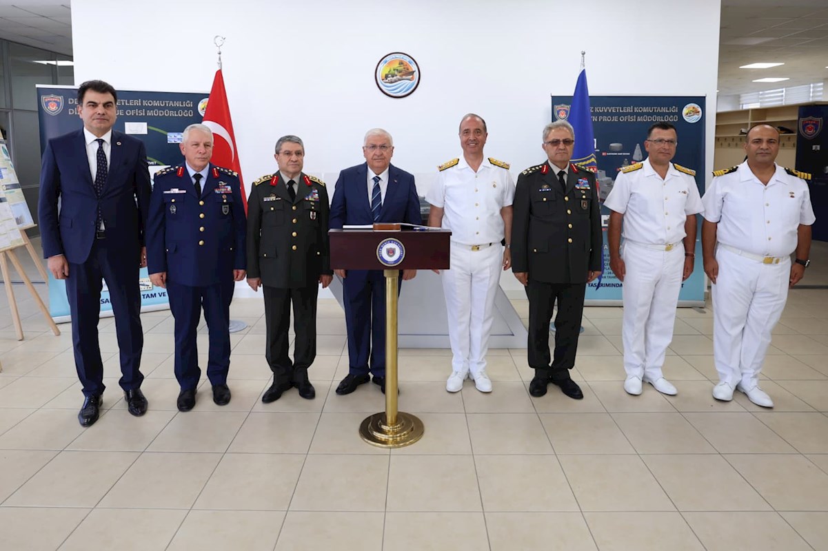 Millî Savunma Bakanı Yaşar Güler, İstanbul Tersanesi Komutanlığını Ziyaret Etti