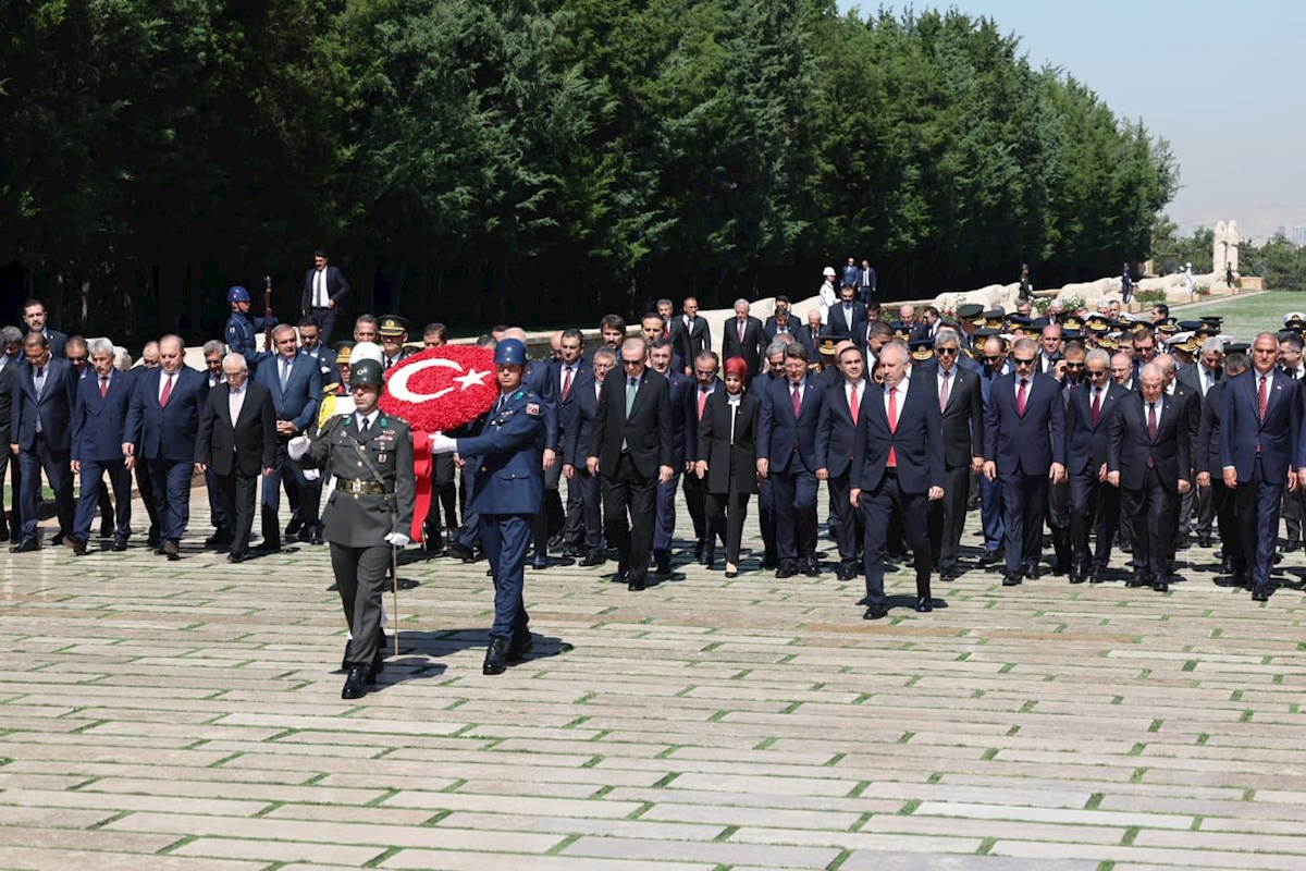 Cumhurbaşkanımız Sayın Recep Tayyip Erdoğan, 30 Ağustos Zafer Bayramı ve Türk Silahlı Kuvvetleri Günü Dolayısıyla Beraberindeki Devlet Erkânı ile Anıtkabir'e Ziyarette Bulundu