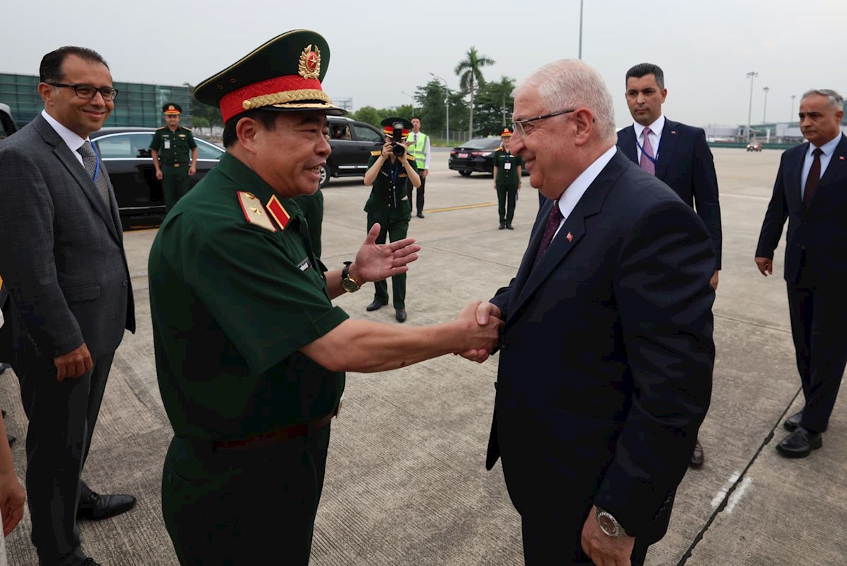 Millî Savunma Bakanı Yaşar Güler, Vietnam Savunma Bakanı Phan Van Giang’ın Resmî Davetlisi Olarak Başkent Hanoi’ye Gitti